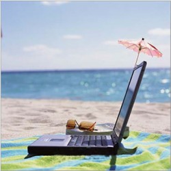 laptop_on_the_beach